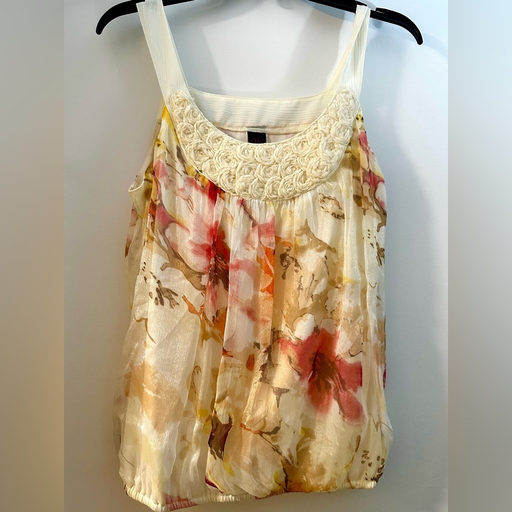 Floral Cream Sleeveless Blouson Top with Crochet Yoke. Sz MED